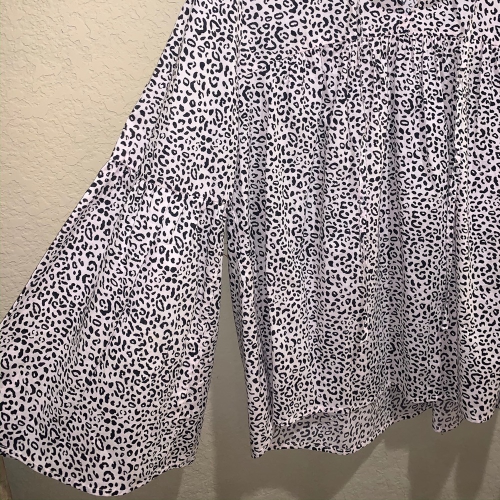 Who What Wear Cheetah Print Bell Sleeve Top Pink - Picture 4 of 6